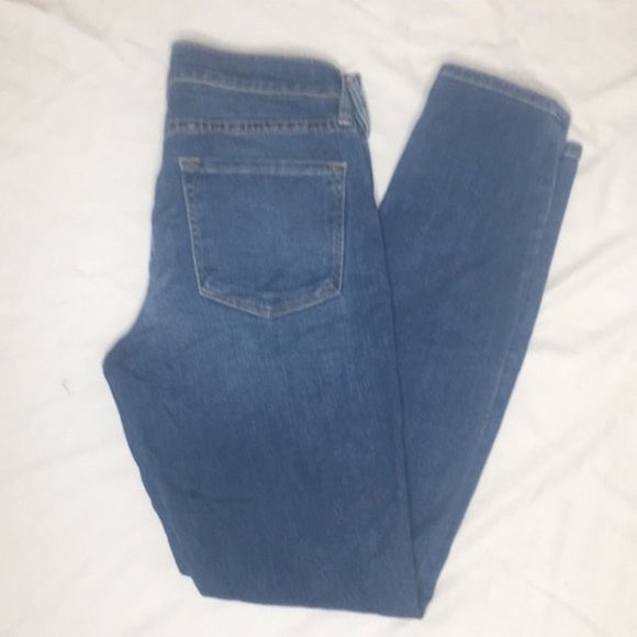 FRAME's Le Skinny De Laurel Distressed Jea… - Picture 3 of 8